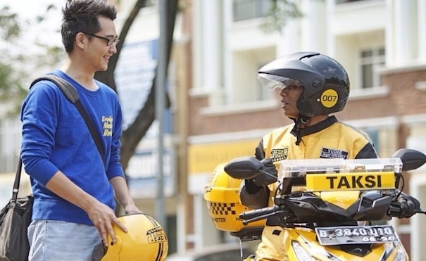 Jeger Taksi comes in a yellow outfit
