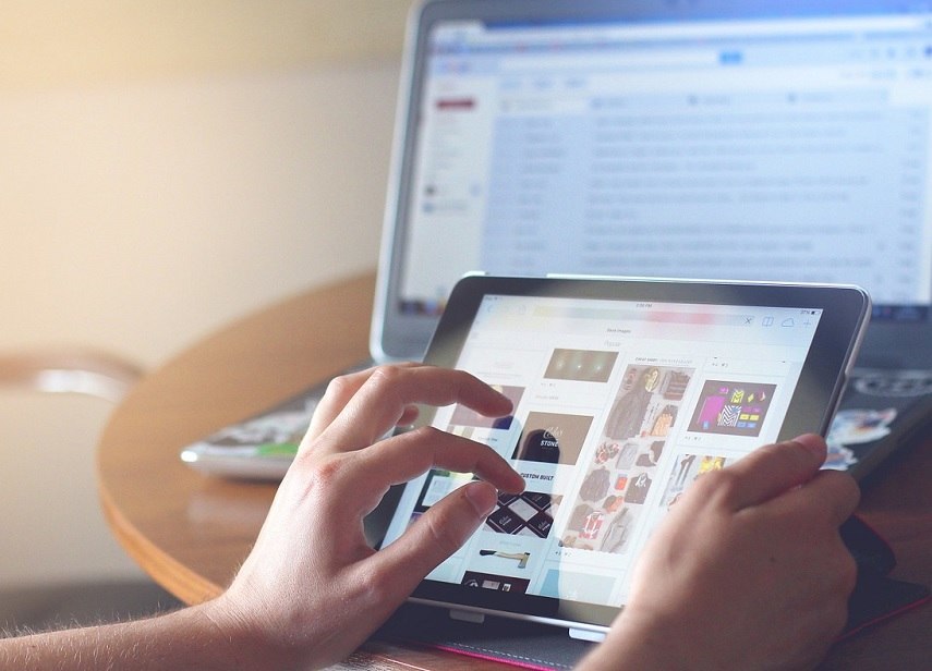 Cross-screen device usage