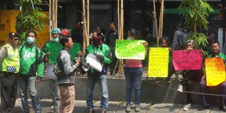 gojek-jakarta-protest-kompas