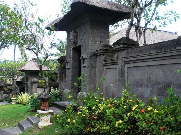 bali-villa-wikimedia