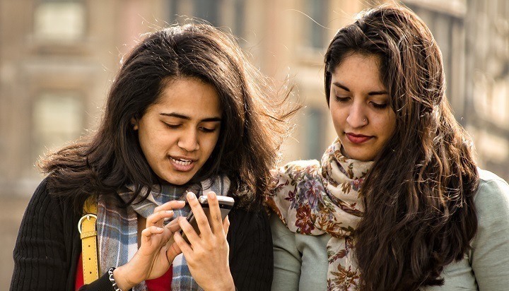 smartphone-user-india thumb