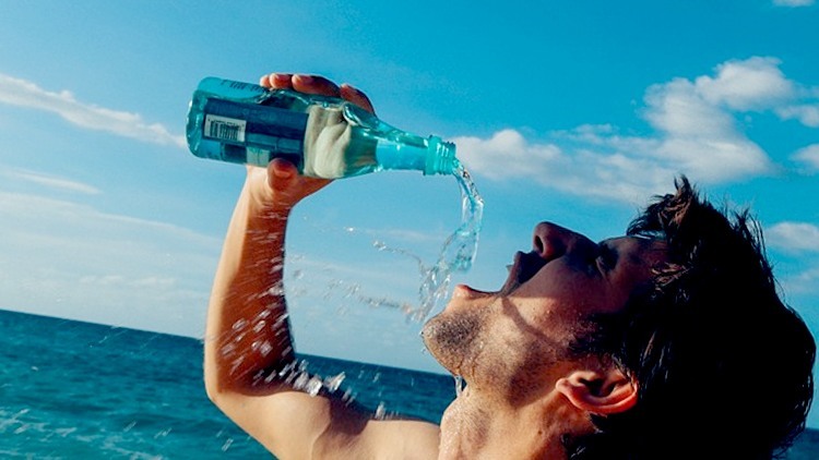 https://cdn.techinasia.com/wp-content/uploads/2016/01/drinking-water-man-beach-1.jpg