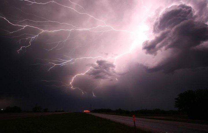 lightning-dark-valley-of-entrepreneurship-avlesh-singh-webengage