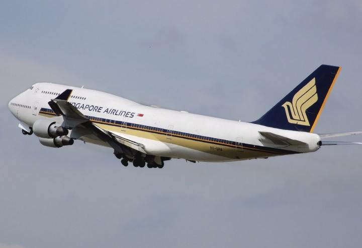Singapore Airlines Club lets you SMS to speak to a customer representative