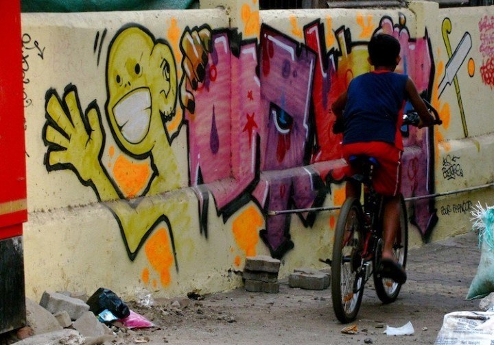 bandra-bombay-mumbai-india-streets-bicycle-shoplyne