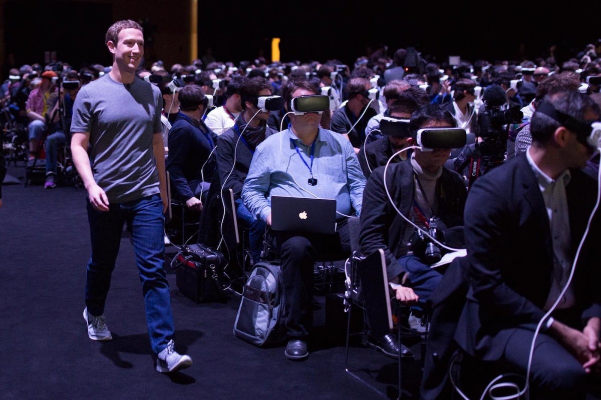 The Zuck walks down an aisle at the Mobile World Congress, while attendees check out the Gear VR headsets. Photo credit: Facebook.