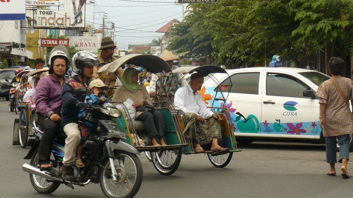 Malang-Street-Scene-2