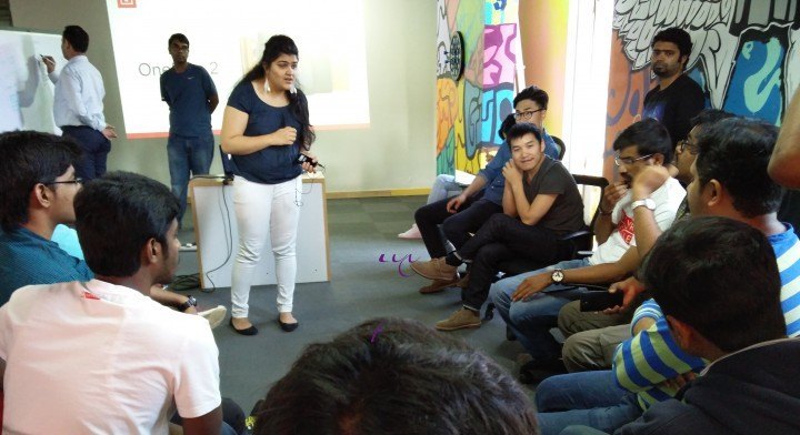 OnePlus founder Pete Lau listening to suggestions from Indian at a meet in its Bangalore office. Photo credit: Tech in Asia.