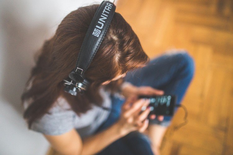 Streaming music