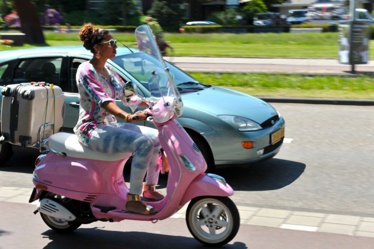 Ladies shop scooty bike