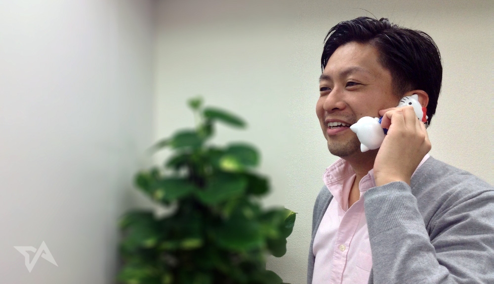 Japan's Hello Kitty flip phone is super cute