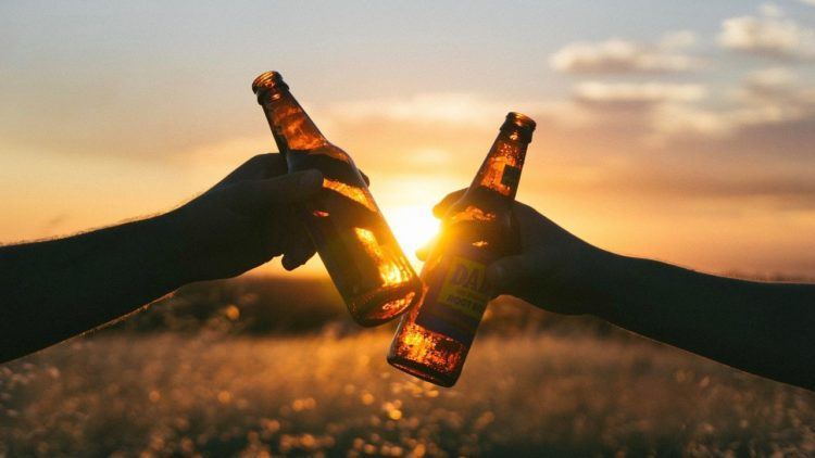 Cheers to the weekend. Photo credit: Pixabay.