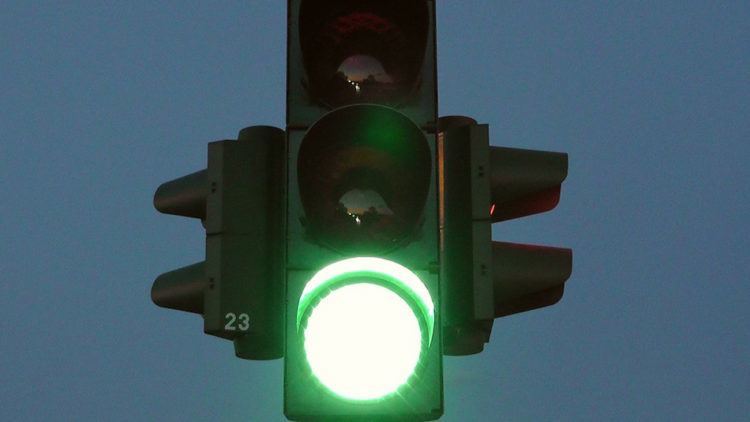 green-signal-approval-ola-license-uber-traffic-lights