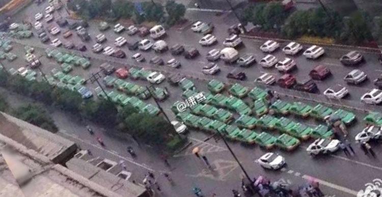 This is what it looks like when cab drivers get pissed about ride-hailing apps like Uber This is what it looks like when cab drivers get pissed about ride-hailing apps like Uber