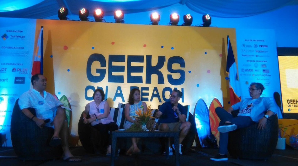 2016-geeks-on-a-beach-jojo-flores-mon-ibrahim