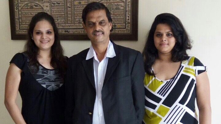 6hourly's team. Founder Seetharaman is in the middle.