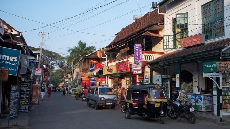 Kochi: Even when it's not crowded, it's difficult to spot a parking spot. Photo credit: Aleksandr Zykov.