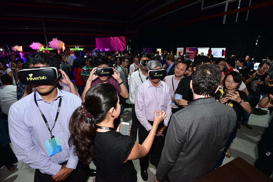 IMDA launch, Minister Yaacob Ibrahim trying VR headset