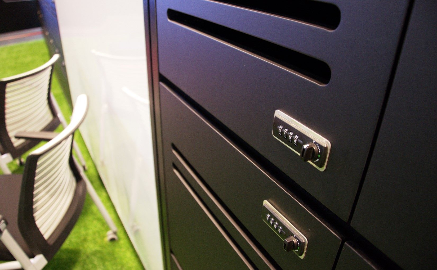 Lockers double up as whiteboards to allow staff to create their own space in the innovation facility. 