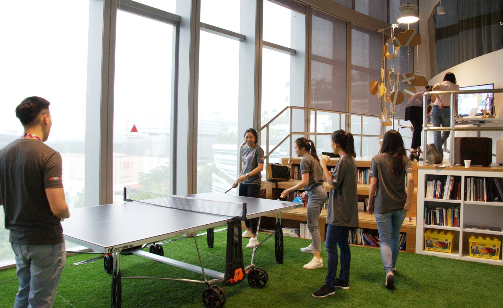 A ping-pong table for a friendly match…Or not? 