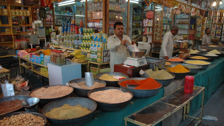 Spice_market-India-kirana-store