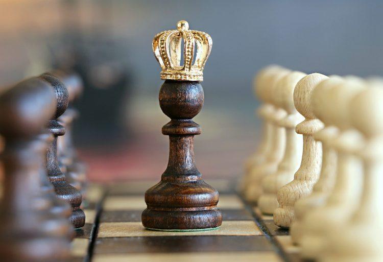 king in chess with a crown
