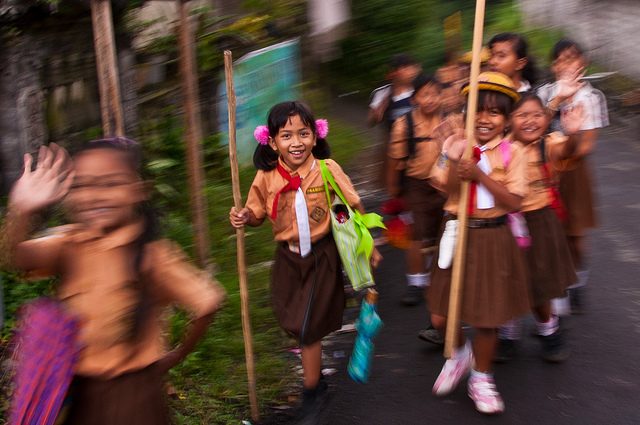 indonesia-schoolkids-excursion