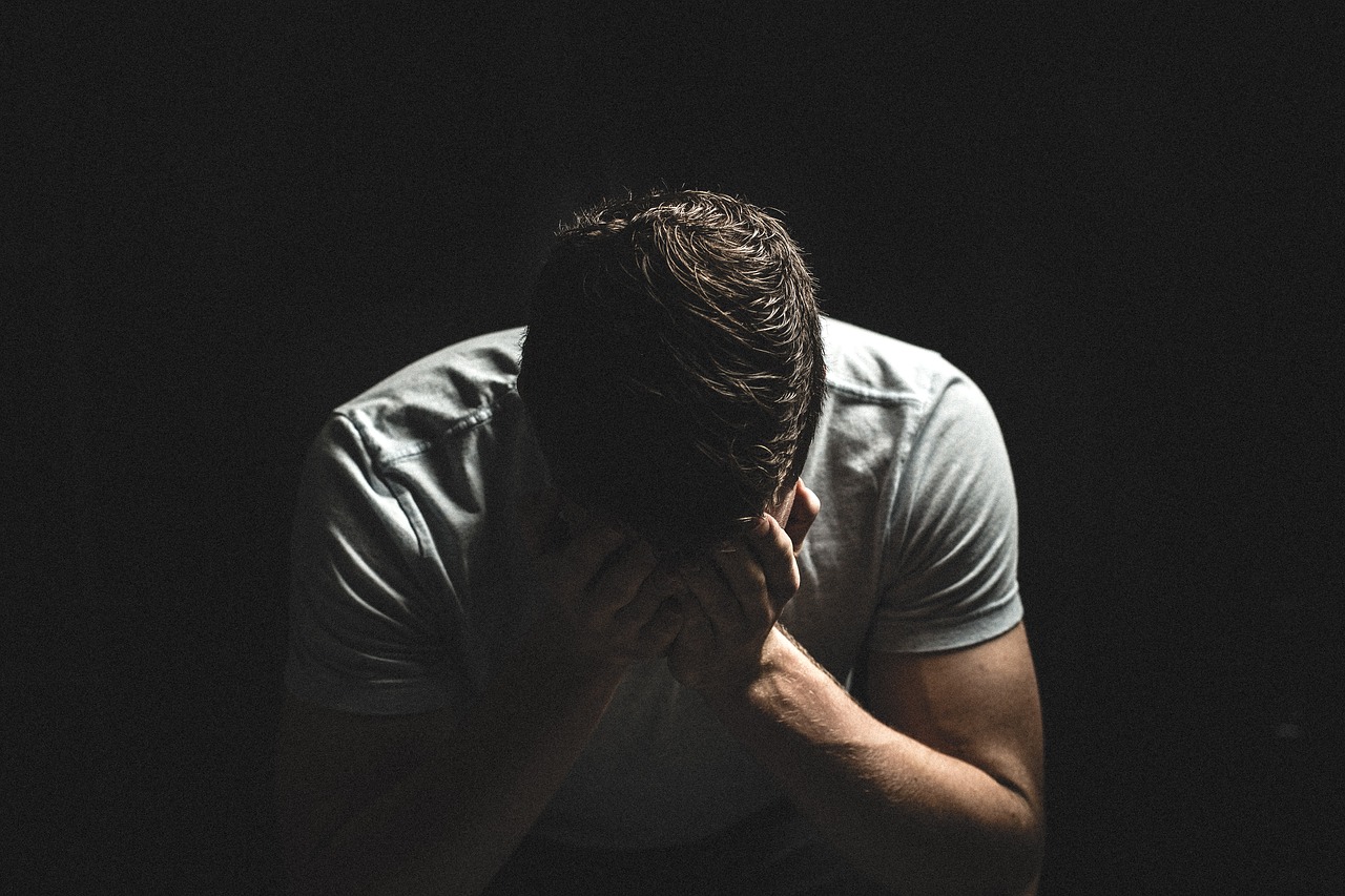 guy-fear-dark
