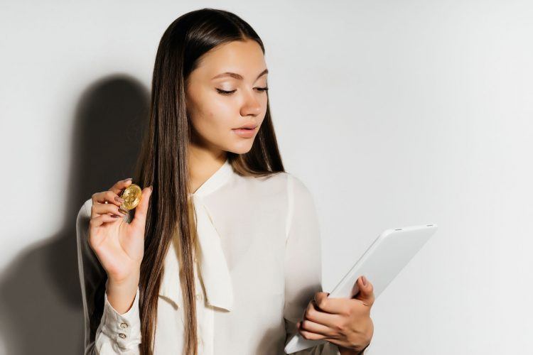 businesswoman-bitcoin