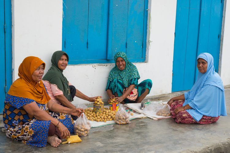 Indonesian fruit sellers