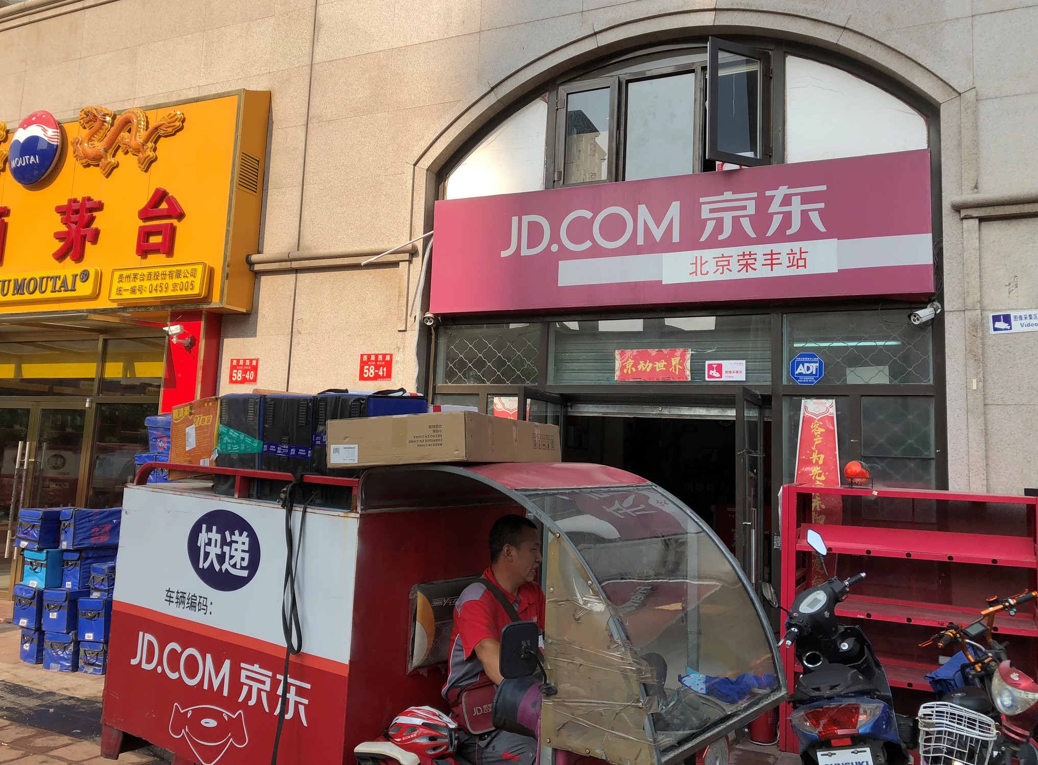 6 things I learned from visiting a distribution center