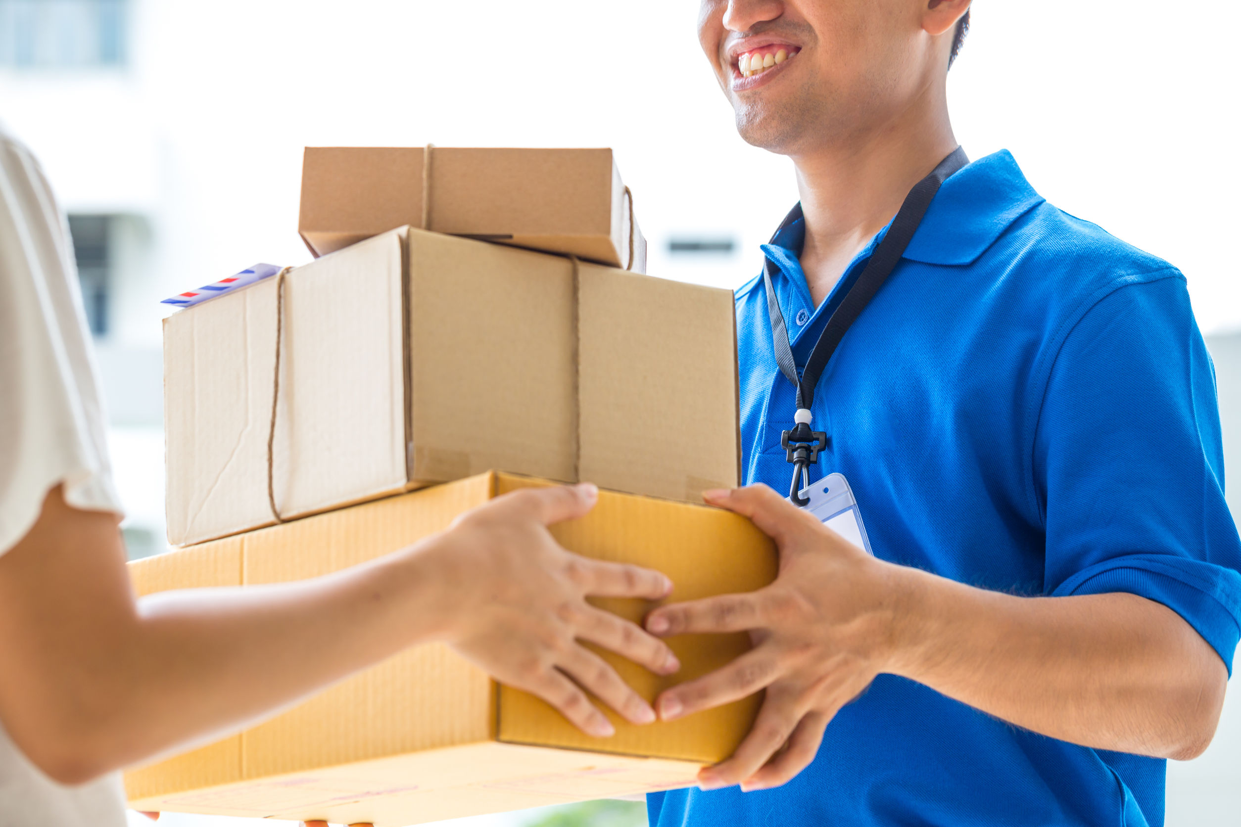 woman-accepting-delivery
