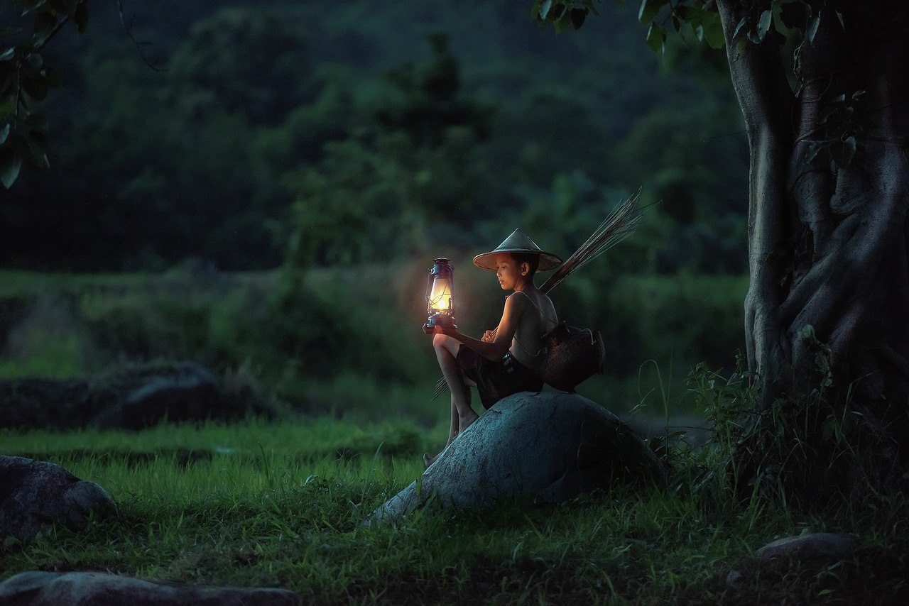 vietnam-boy-lamp