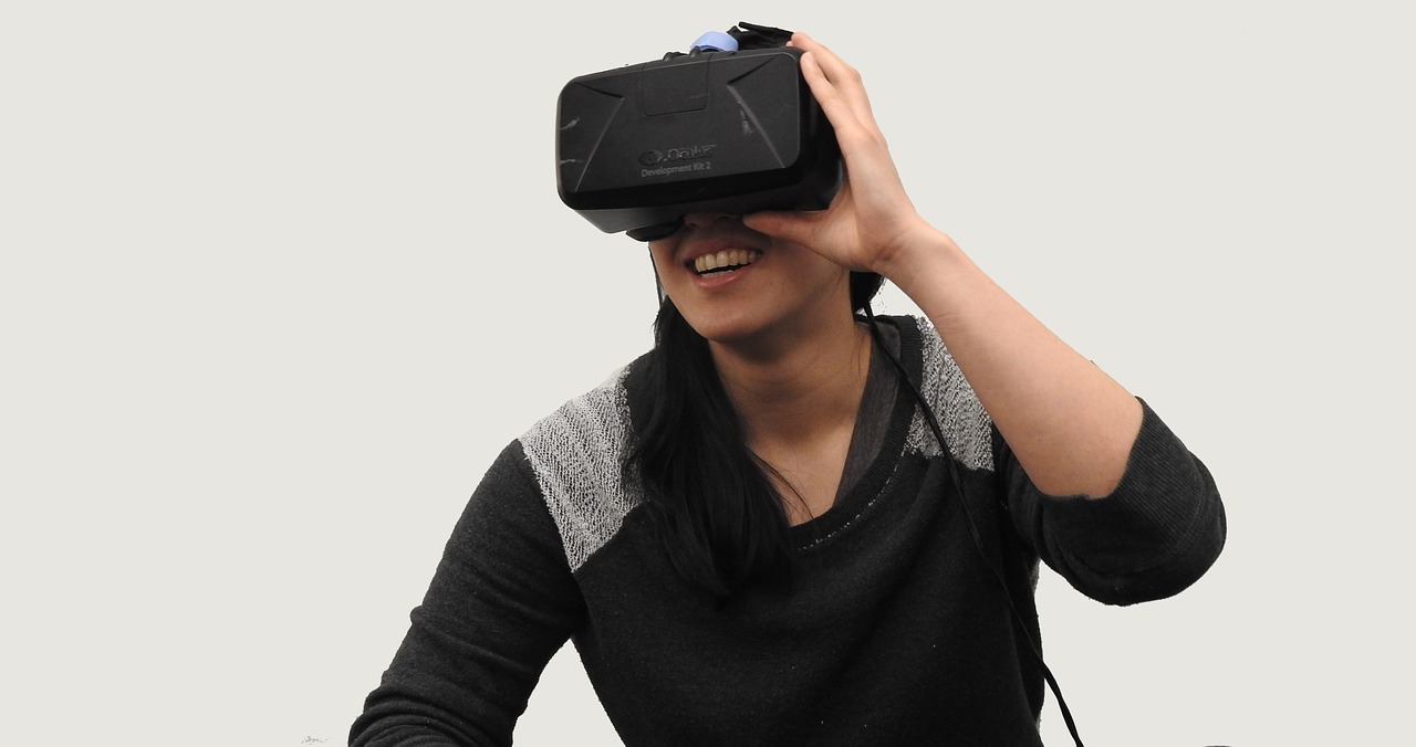 vr headset with built in games