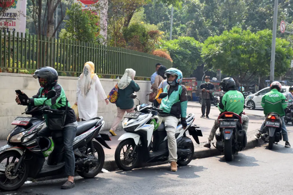 Grab and Gojek riders on the streets of Indonesia / Photo credit: 123RF