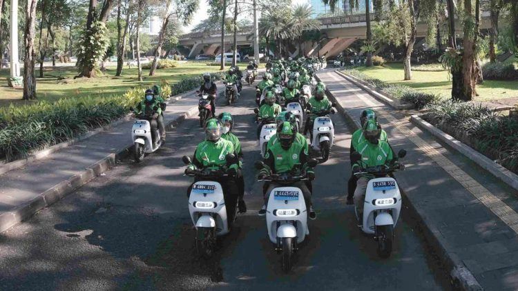 Are Grab’s and GoTo’s fintech strategies diverging?