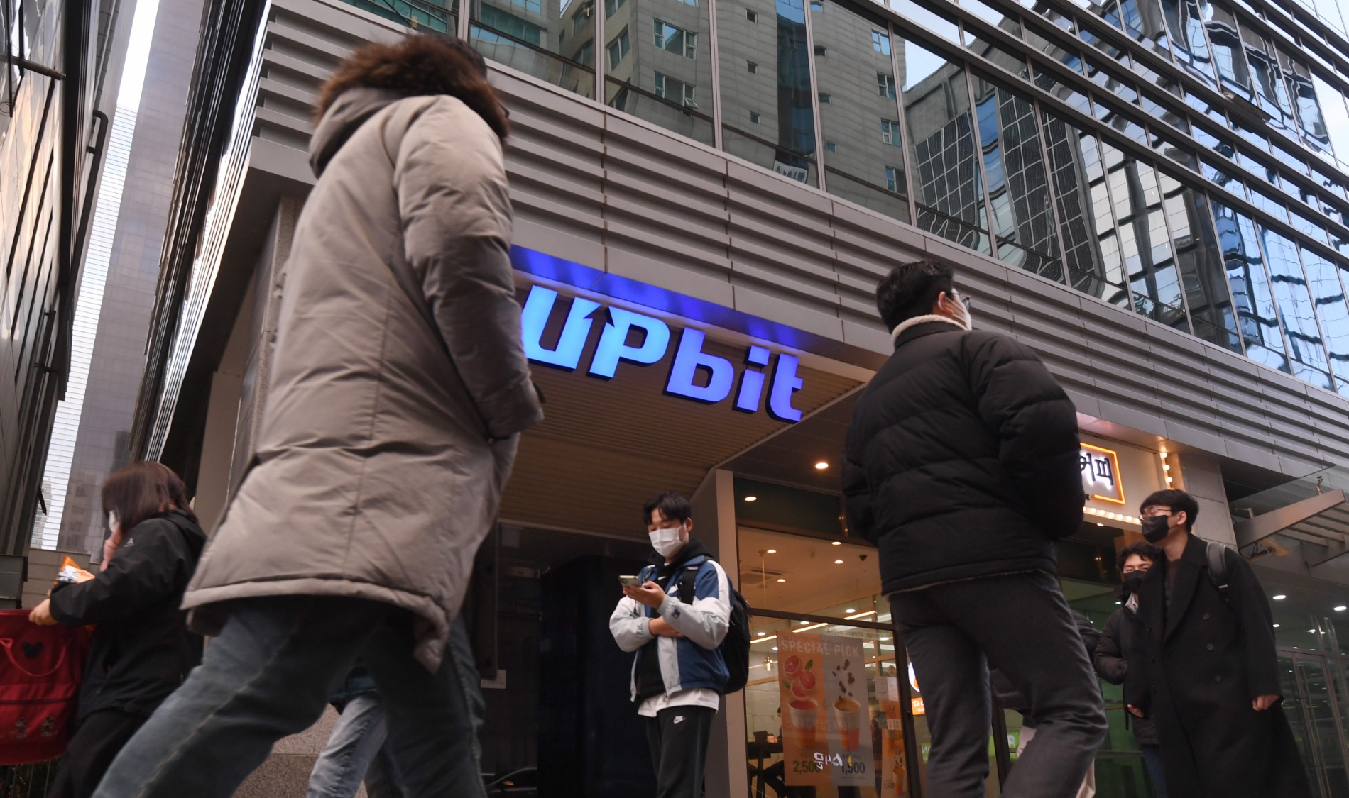 South Korea’s Upbit halts trading after $37m crypto hack South Korea’s Upbit halts trading after $37m crypto hack
