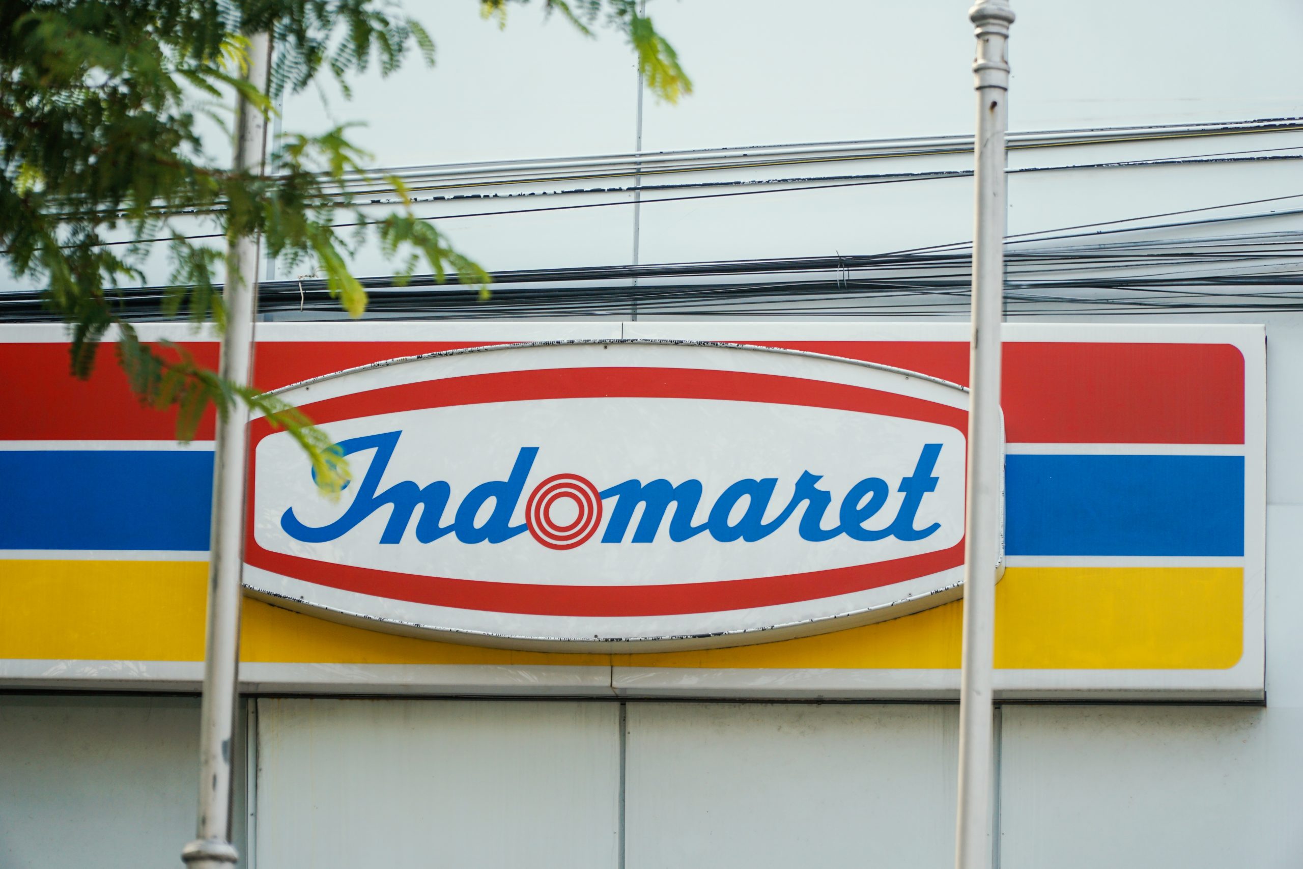 How Alfamart, Indomaret beat e-grocers at their own game