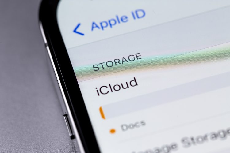 IPhone shipments rise 20% in China as market falls