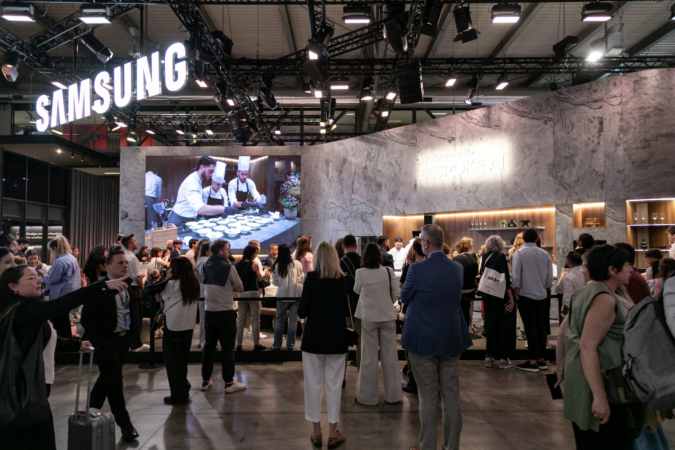 Samsung Schließt Design für Teslas KI-Chip Ab