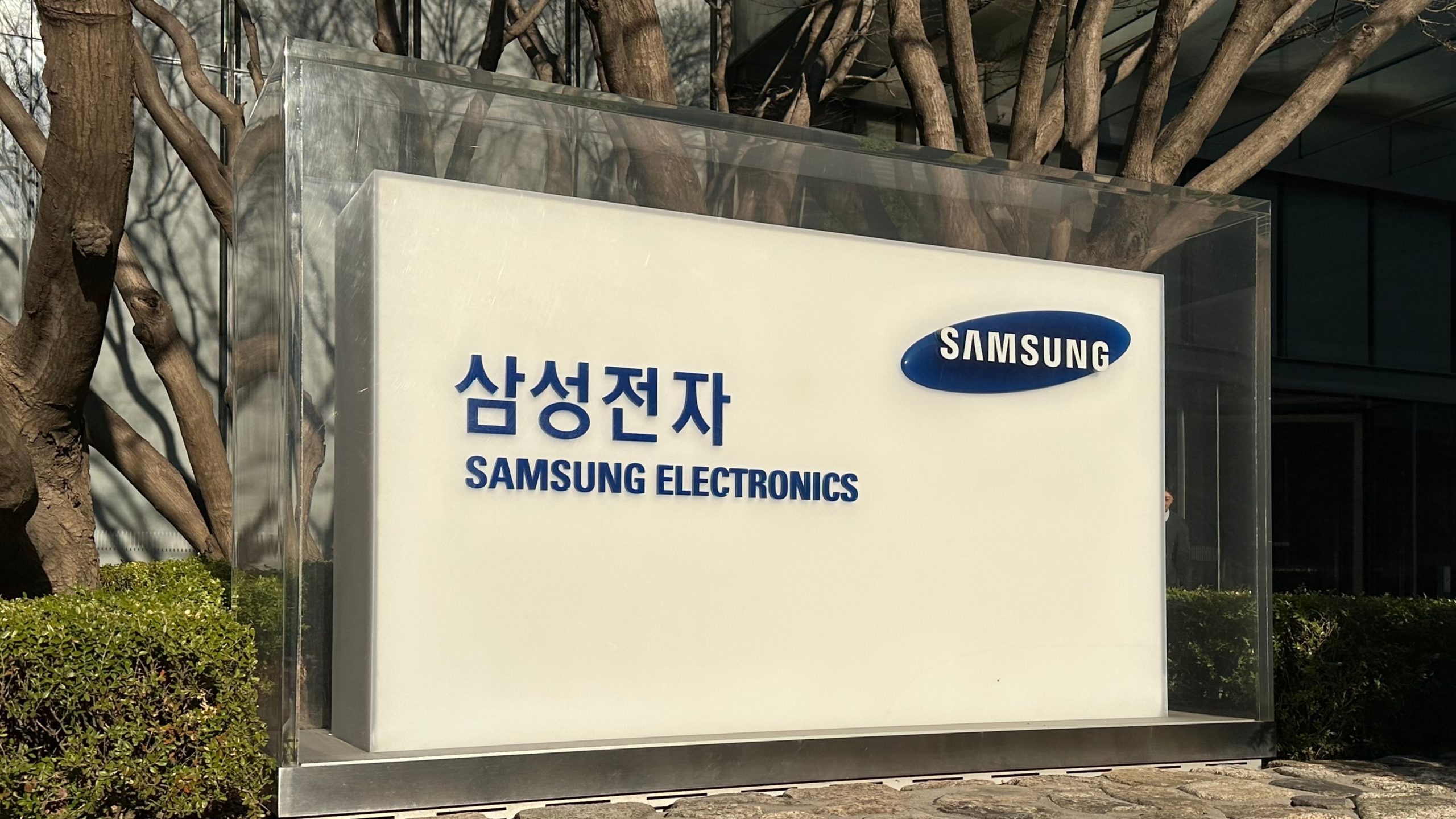 Samsung, SK hynix eye $325b chip fab plan