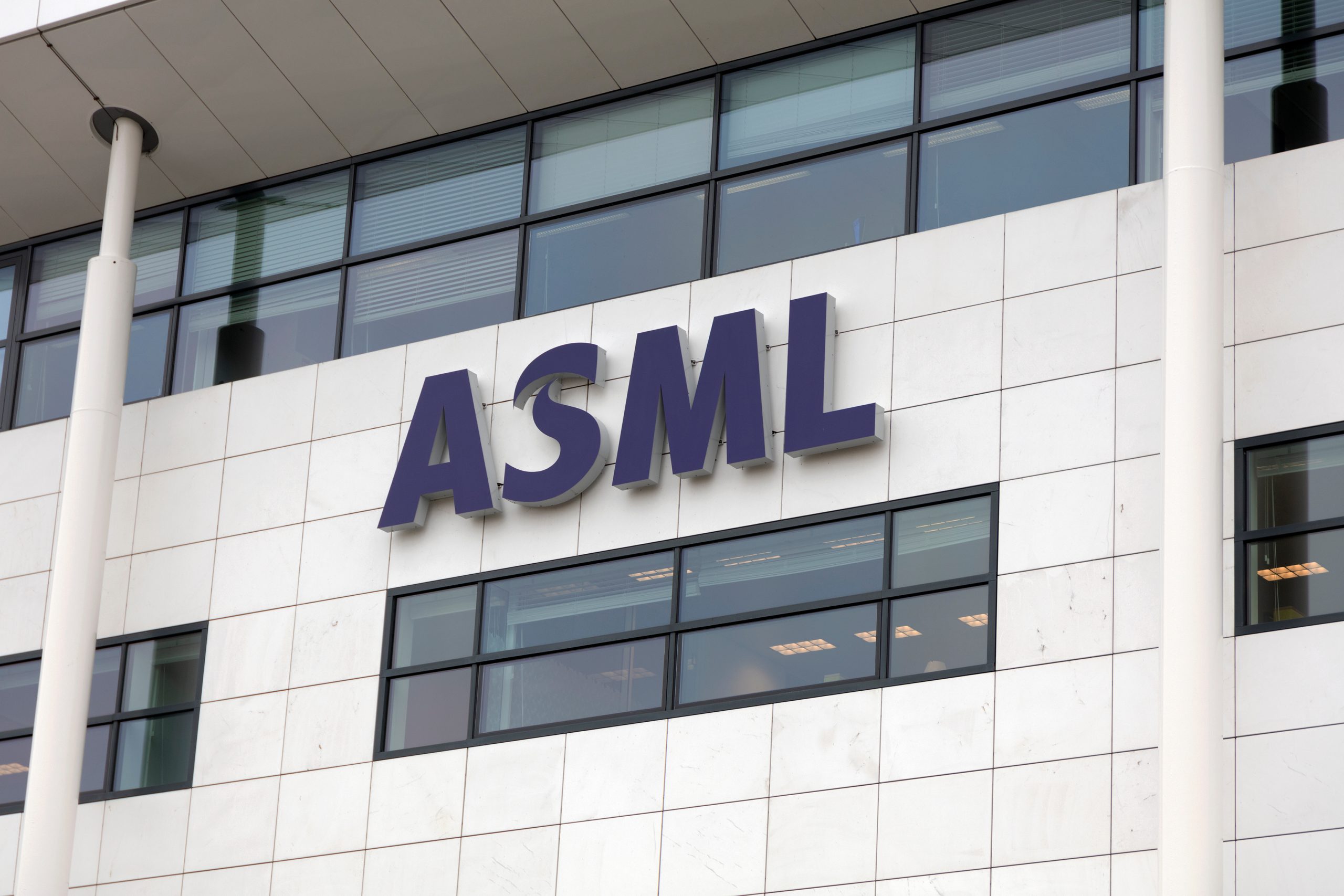 ASML lifts 2026 outlook again on AI chip demand