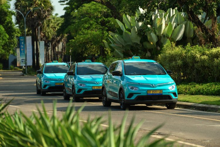 Vietnam’s Green SM launches electric taxi, driver rental plan