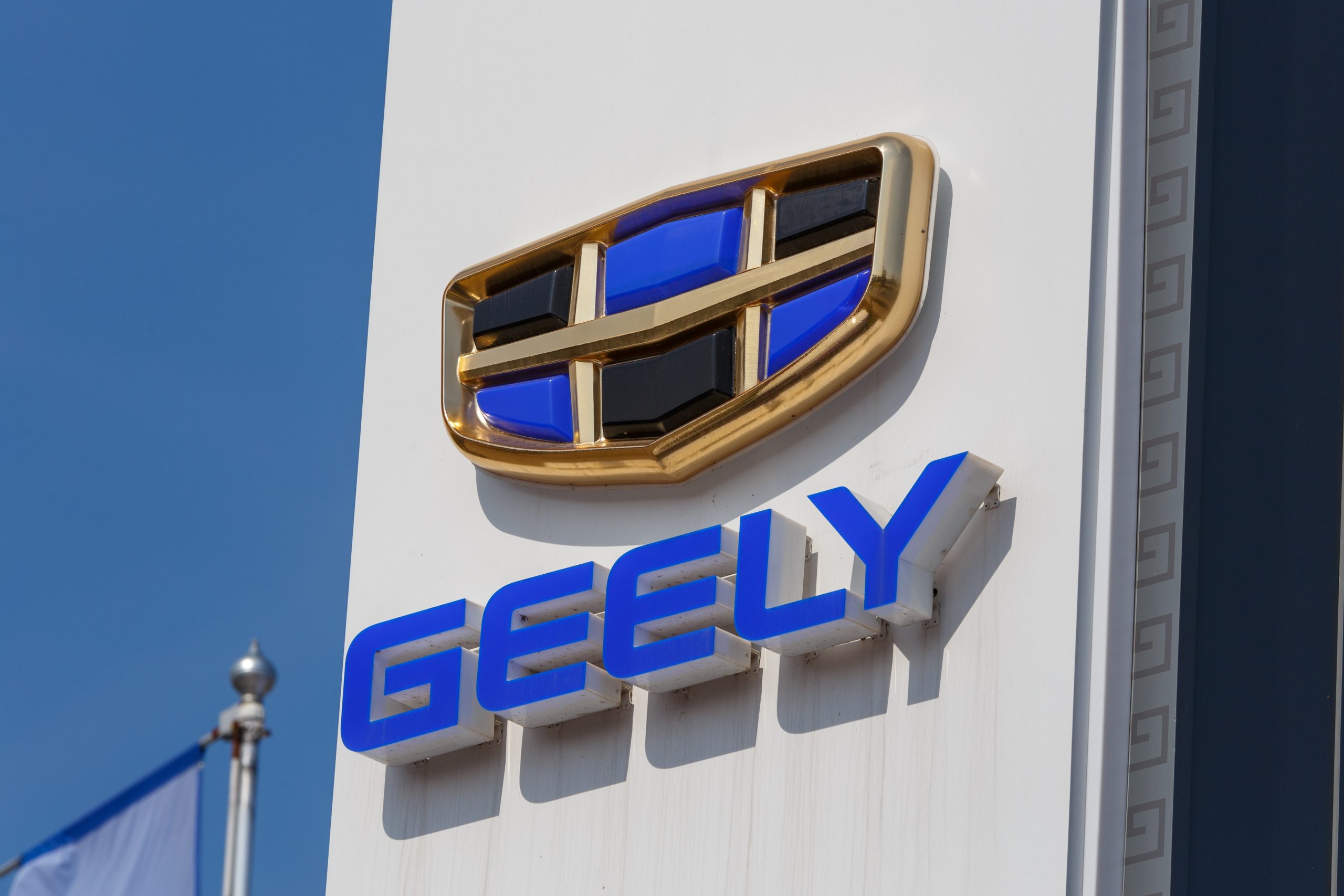 Geely unveils AI tech to cut EV charging time